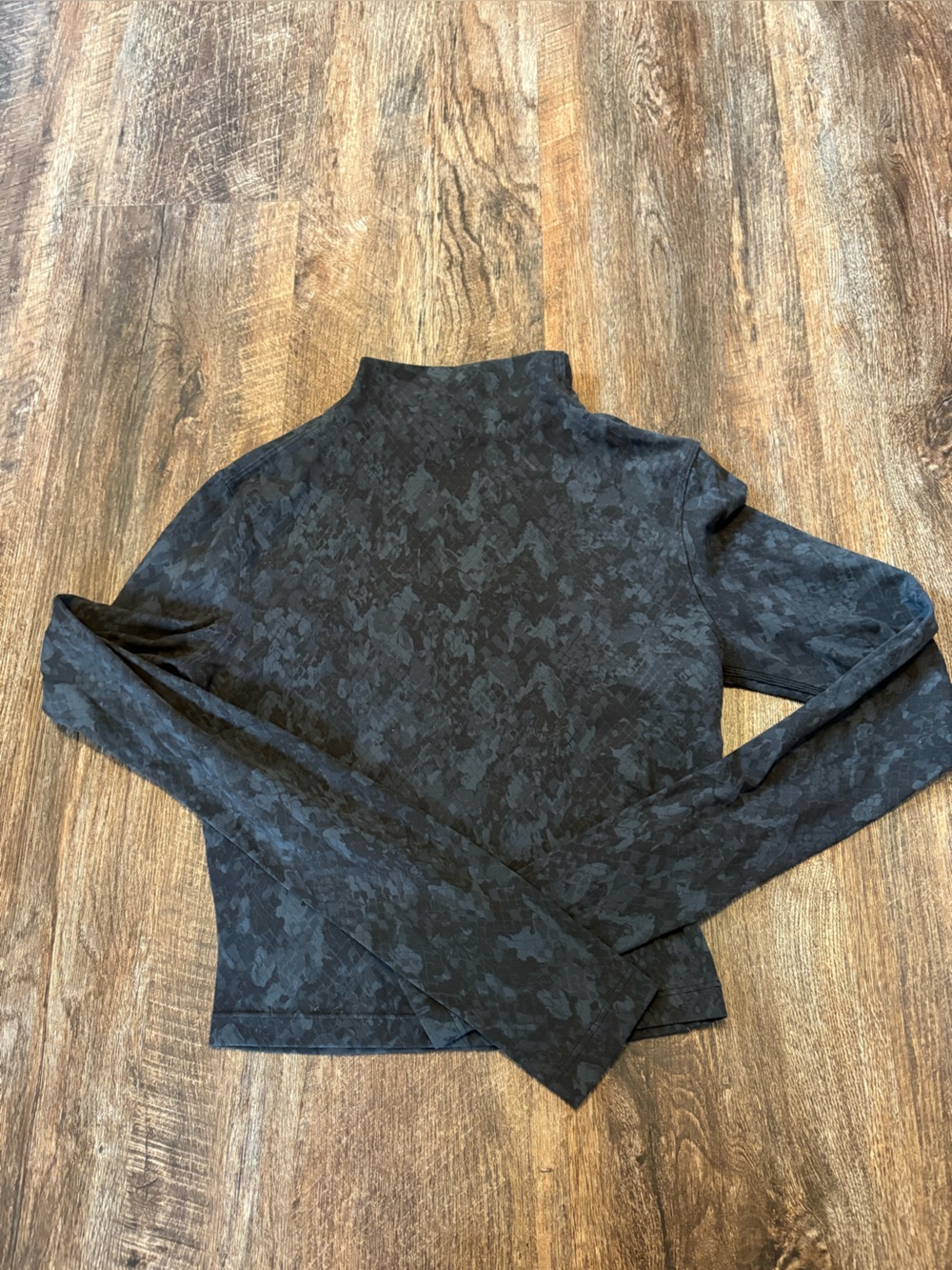 Lulu wunder train cropped long sleeve!